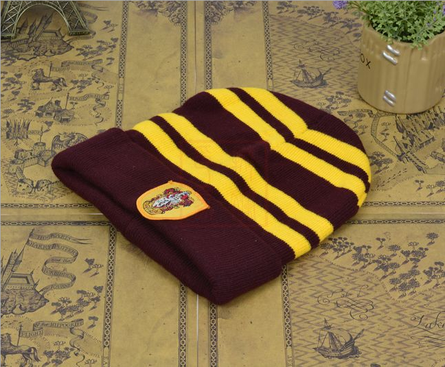 Harry Potter badge hat Gryffindor Slytherin Ravenclaw hat